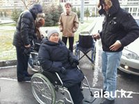 Депутаты Парламента пересели в инвалидные коляски Депутаты Парламента пересели в инвалидные коляски