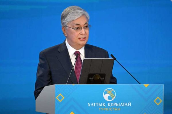 Вейпы, буллинг и жестокость: Президент обеспокоен влиянием соцсетей на казахстанскую молодёжь