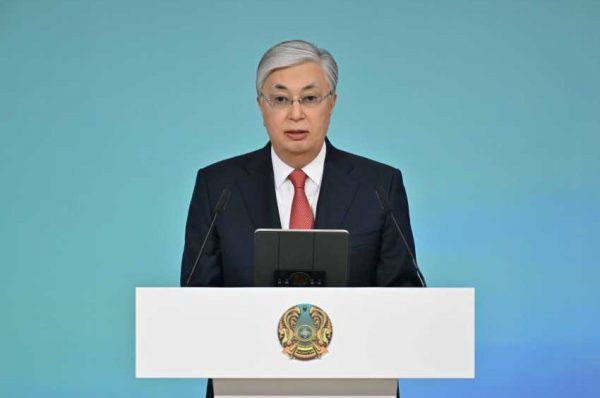Президент Казахстана поручил создать комиссию по происшествию на Атырауском НПЗ