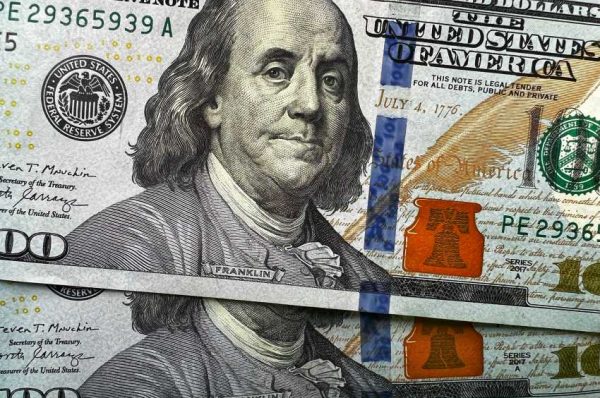 Что происходит с курсом доллара? Мнение эксперта и ответ Нацбанка