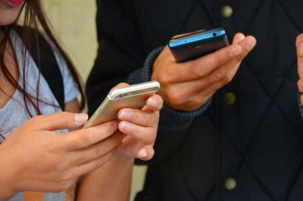 В Казахстане запретили расплачиваться мобильными переводами