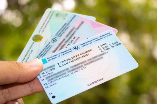 Правила регистрации автомобилей и выдачи водительских прав изменили в Казахстане