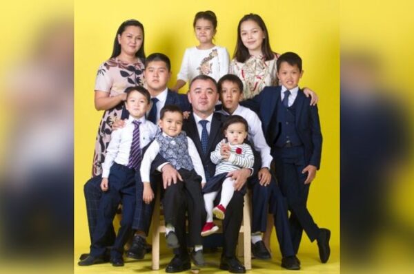 Самый многодетный аким Казахстана рассказал, сколько потратил на школьную форму детей