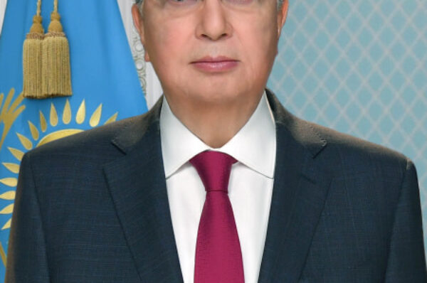 Касым-Жомарт Токаев поздравил казахстанцев с Днём Конституции