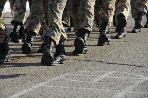 Ввести полный запрет на выдачу кредитов солдатам срочной службы хотят в Казахстане