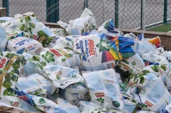 Почти три тысячи бутылок контрафактного алкоголя и шесть тонн стирального порошка уничтожены в Костанае