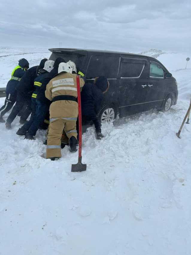Фотография для новости Морозы до -42°C и нулевая видимость: вице-министр транспорта обратился к казахстанцам