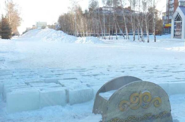 Жильцы дома против строительства ледяной горки в центре Костаная