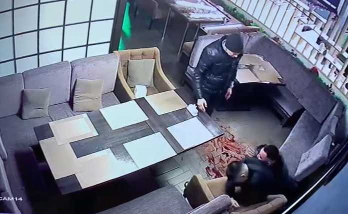 Фотография для новости Выстрелил из служебного карабина охранник в посетителя костанайского кафе