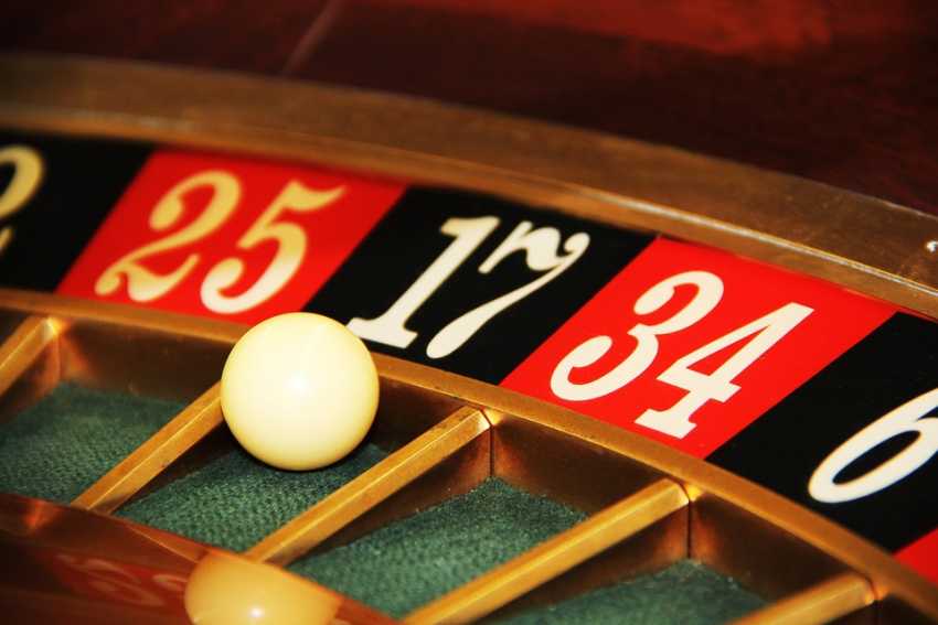 Фотография для новости Казахстанка проиграла в казино чужие 400 миллионов тенге