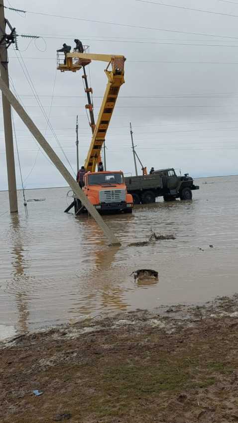 Фотография для новости Интернет, связь и электричество восстанавливают в пострадавшей от паводка Костанайской области