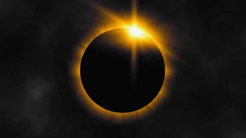 Фотография для новости Сегодня Луна полностью закроет Солнце, а "Дьявольская комета" пролетит мимо Земли