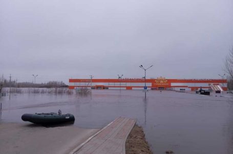 Поставщики товаров для реализации в затопленный паводком гипермаркет, не могут получить компенсацию