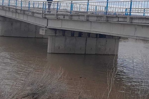 Треснул мост в Костанайской области