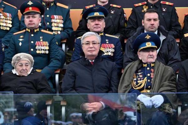 Президент Касым-Жомарт Токаев посетил военный парад по случаю Дня Победы