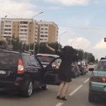 Фотография для новости Водителя оштрафовали за танец девушки на дороге в Костанае
