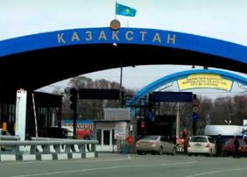 Фотография для новости Из-за паводков на казахстанско-российской границе образовалась пробка