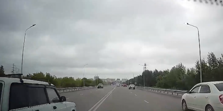 Изображение для новости: По видео с регистратора наказали водителя-нарушителя в Костанае
