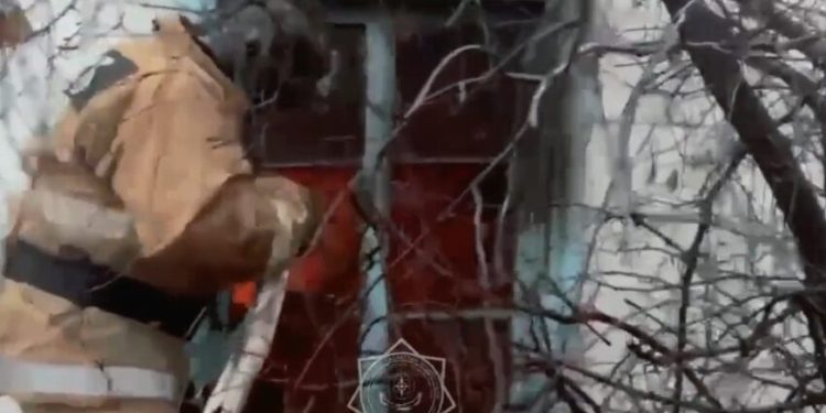Изображение для новости: Дом загорелся в поселке Костанайской области