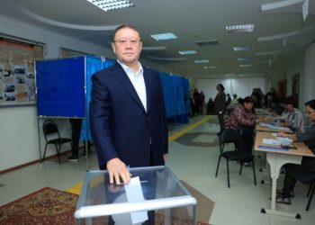 Фотография для новости Аким Костанайской области проголосовал на референдуме