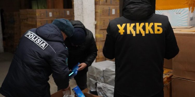 Изображение для новости: В Костанае полицейские пресекли канал поставки контрабандных сигарет на 50 млн тенге