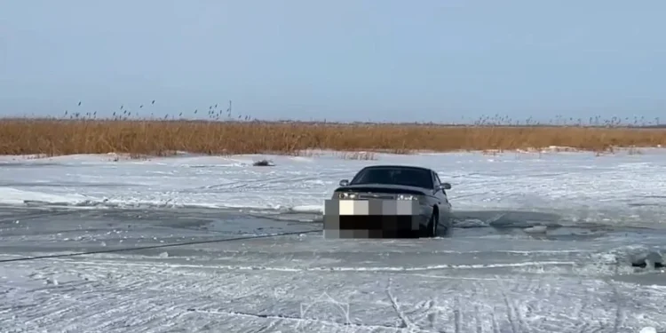 Изображение для новости: Автомобиль провалился частично под лёд в Костанайской области