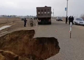 Изображение 1 для В нескольких местах произошли переливы и размытия дорог в Костанайской области