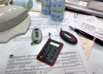 Изображение 3 для Казахстанцы пожаловались на появление долгов и блокировки. Ответ налоговой