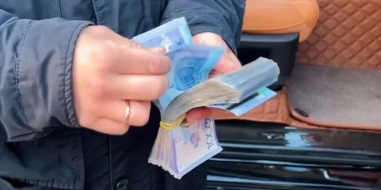Изображение для новости: Пенсионерка заложила квартиру. На полмиллиарда тенге оформил сделки житель Костанайской области