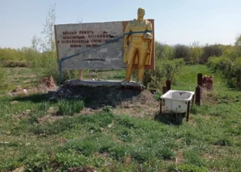 Изображение 1 для "Погибшим белозерцам в годы ВОВ". Состояние памятника в селе Костанайской области огорчило его уроженцев