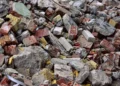 Изображение 2 для Годами накопленный строительный мусор начали убирать в Костанае