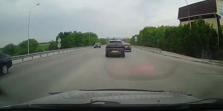 Изображение для новости: А так можно было? Дерзкое нарушение попало на видео в Костанае