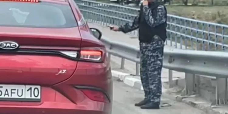 Изображение для новости: Проверяют автомобили. Пробки образовались на улицах Костаная
