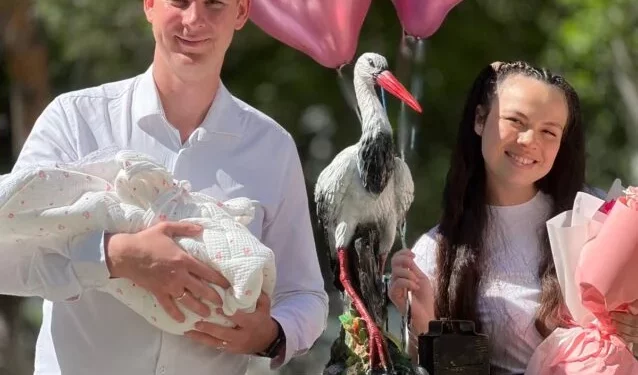 Изображение для новости: Теперь борется за свою жизнь. 34-летнего врача, пострадавшего от пациента, дома ждет новорожденная дочь