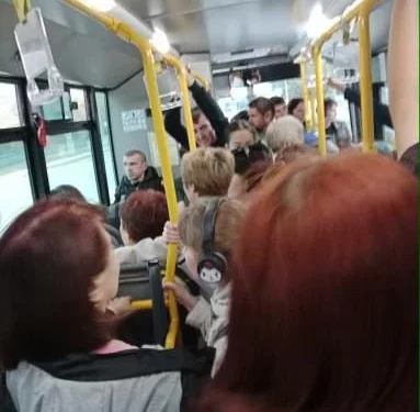 Изображение для новости: За деньги да! На загруженных автобусах в Костанае автовладельцы пытаются заработать