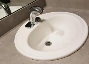 вода