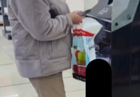 Изображение для новости: Как под гипнозом. Пенсионерка в Костанае выполняла указания мошенников