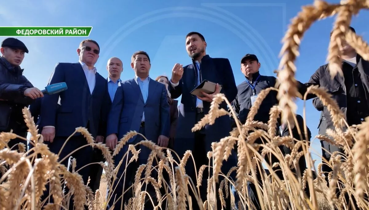 министр сельского хозяйства на полях