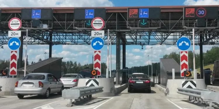 Изображение для новости: Вниманию водителей: на платных трассах заработала автофиксация скорости