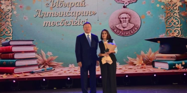 Изображение для новости: С благодарностью. Костанайских учителей поздравил глава области