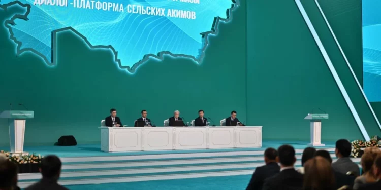 Изображение для новости: Дороги, дворы, детские площадки. Президент о жалобах людей и работе акиматов