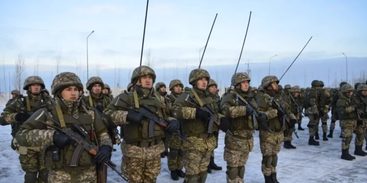 Изображение для новости: Высшая степень боевой готовности: в Минобороны обратились к казахстанцам