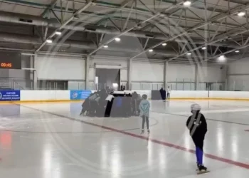 Изображение для новости: Костанайские дети-спортсмены толкают лёдоуборочную машину