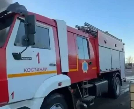 Изображение для новости: В Костанае вспыхнул крупный пожар в ангаре