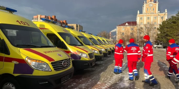 Изображение для новости: 50 новых «скорых» вручили медикам Костанайской области