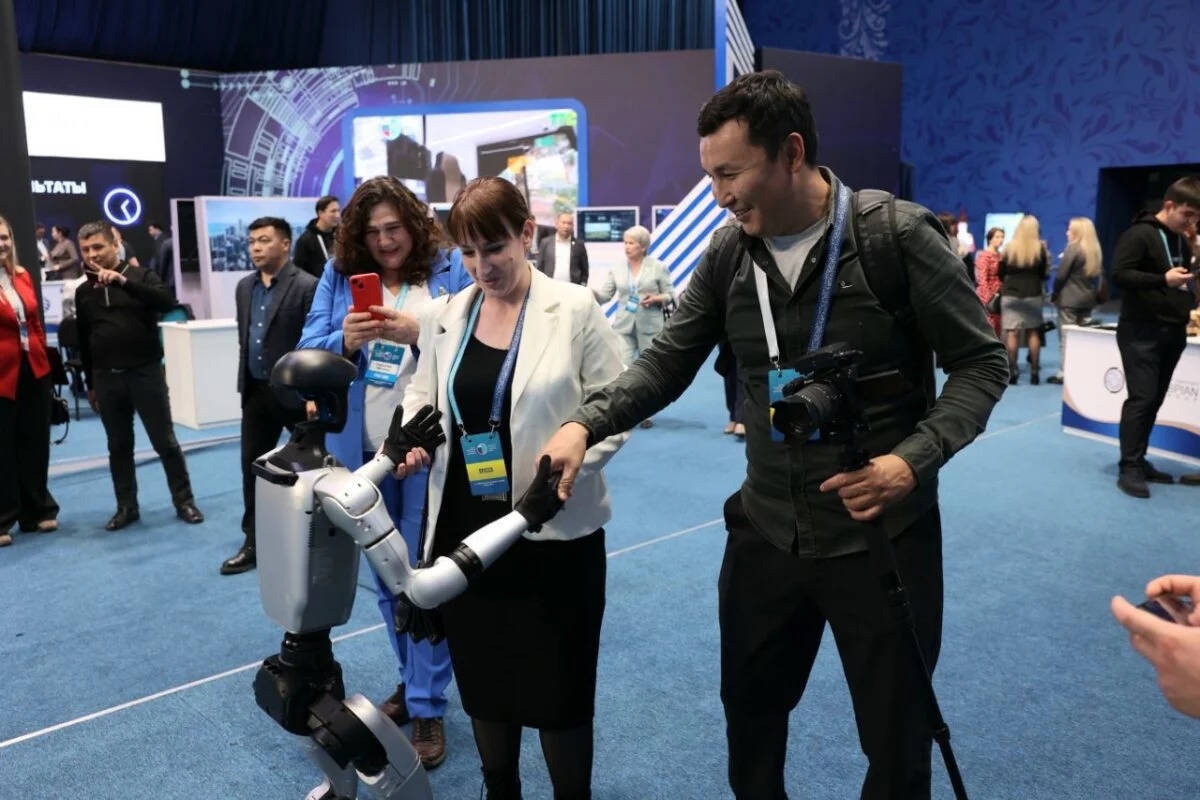 Изображение 8 для Аким Костанайской области выступил на форуме с участием Касым-Жомарта Токаева и Владимира Путина