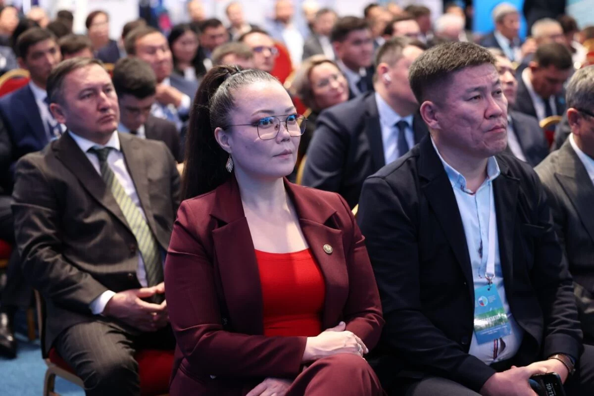 Изображение 1 для Аким Костанайской области выступил на форуме с участием Касым-Жомарта Токаева и Владимира Путина