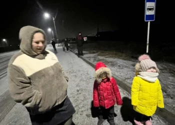 Изображение для новости: «Под дождём и снегом»: жители КСК просят остановку