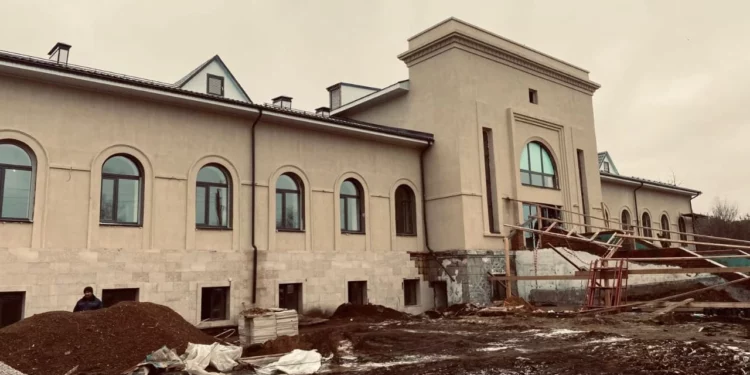 Изображение для новости: Из старых залов – в современные терминалы: в Костанайской области масштабно обновляют ж/д вокзалы