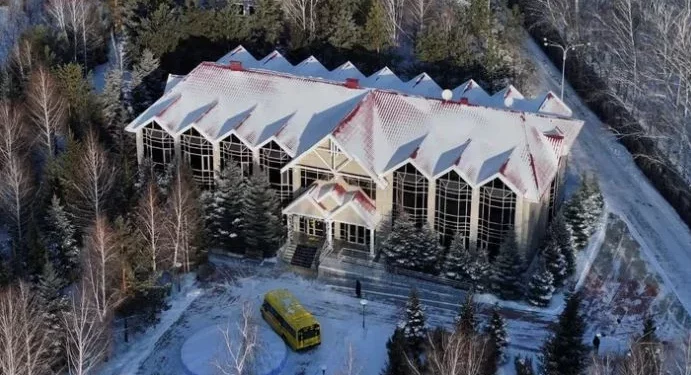 Изображение для новости: В бывшей резиденции президента открылся детский реабилитационный центр